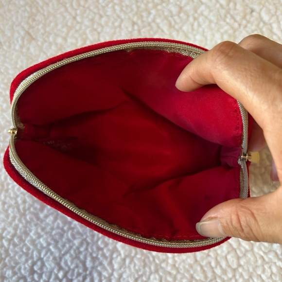 Dior Elegant Red Velvet Cosmetic Bag - Picture 6 of 7